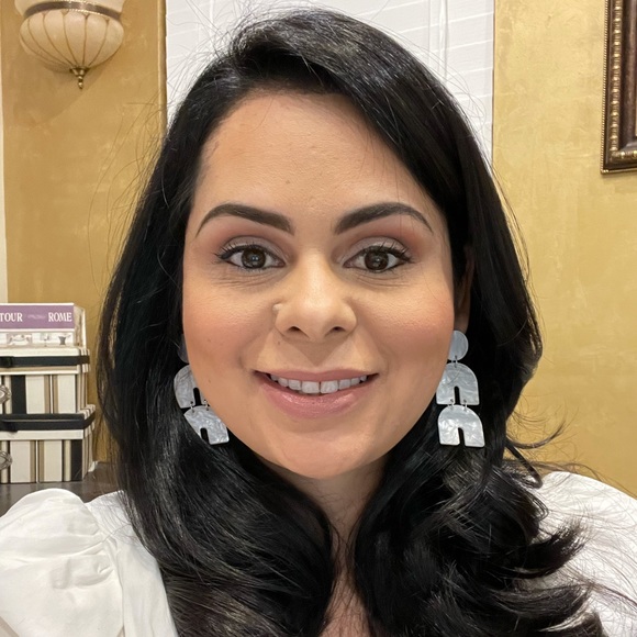 Meet your Posher, Eileen - Picture 1 of 1